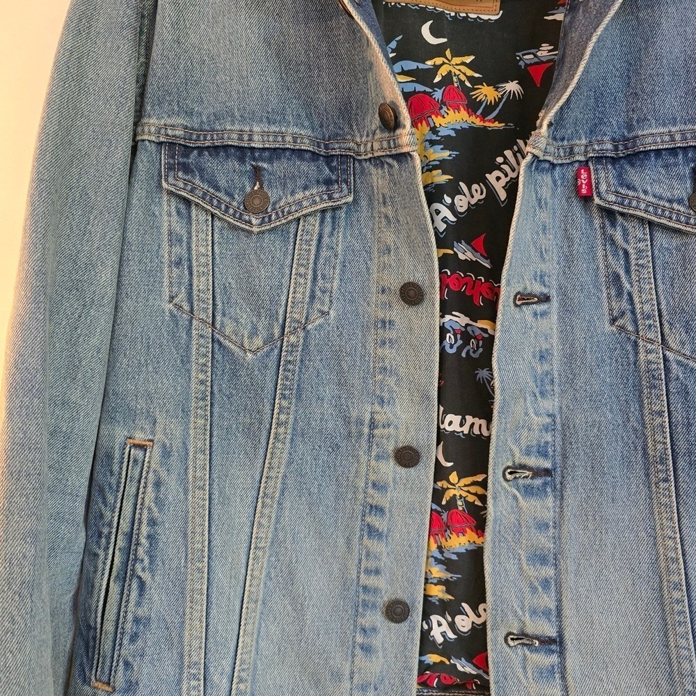 Levi Strauss & Co Denim Jacket Aloha Print Lined Blue Medium Wash Trucker - Picture 5 of 16